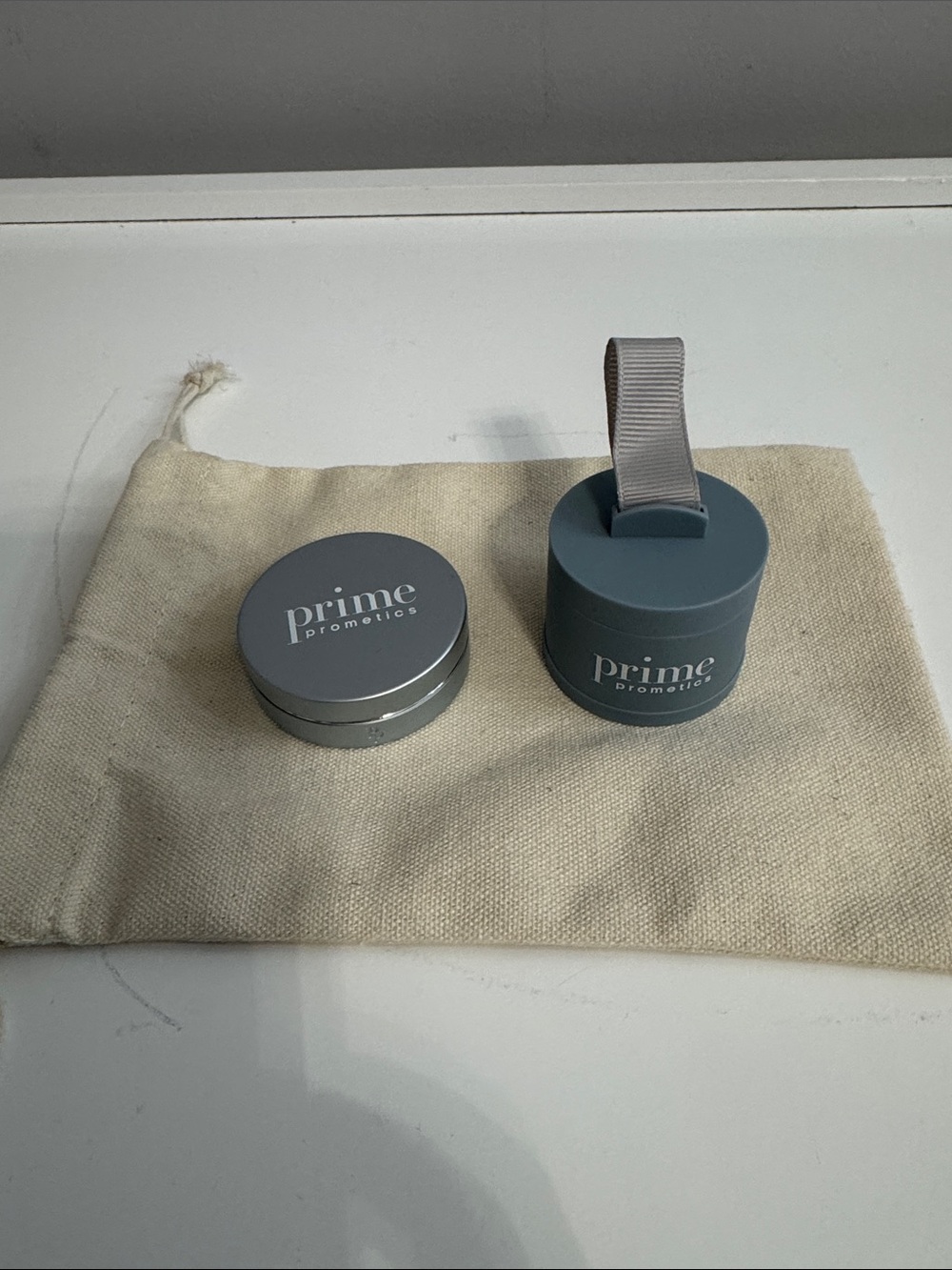 Makeup / root touch up